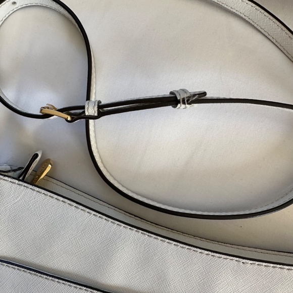 Michael Kors Jet Set Large Vanilla Signature Logo Shoulder  100% Authentic Michael Kors signature jet set travel large white